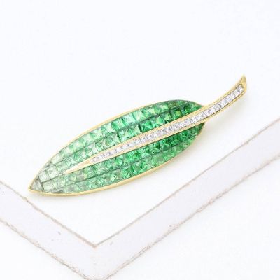 FERN TSAVORITE GREEN GARNET INVISIBLE SET BROOCH (3.1CT TW) IN 14K GOLD by EQUALLI.COM